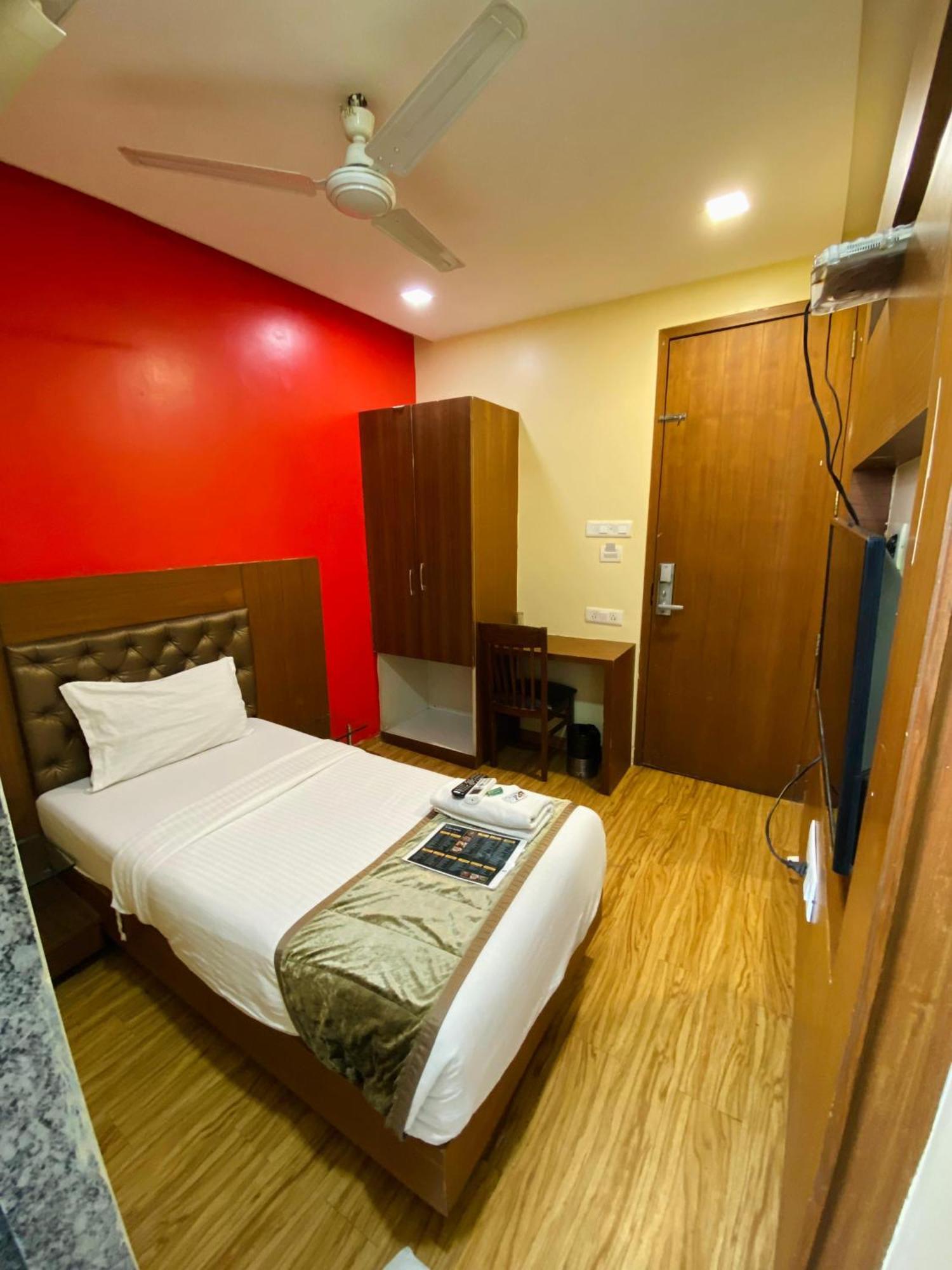 Hotel Arton Regency Near Terminal 2 Airport Mumbai Exterior photo